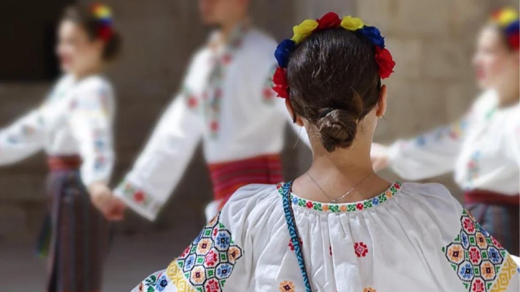 Festivalul Interetnic Școlar „Comoara Etno” @ Coresi Shopping Resort